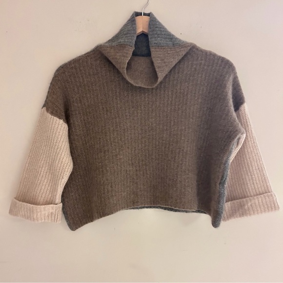 Lord & Taylor Sweaters - Lord + Taylor Grey Colour Block 100% Cashmere Crop Turtleneck Sweater Size XS